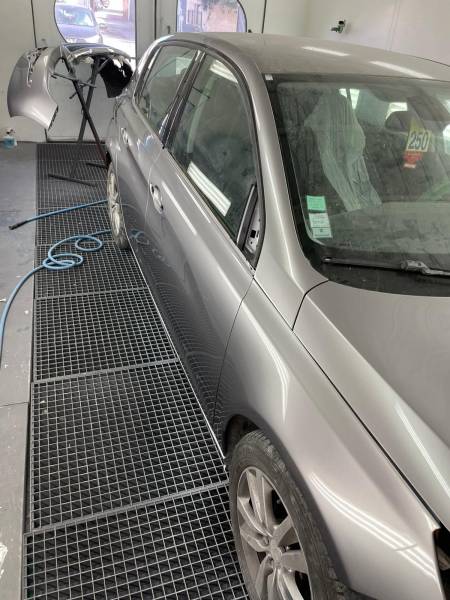 Accident de la route 13006  ,déclaration assurance ,franchise offerte et véhicule de prêt