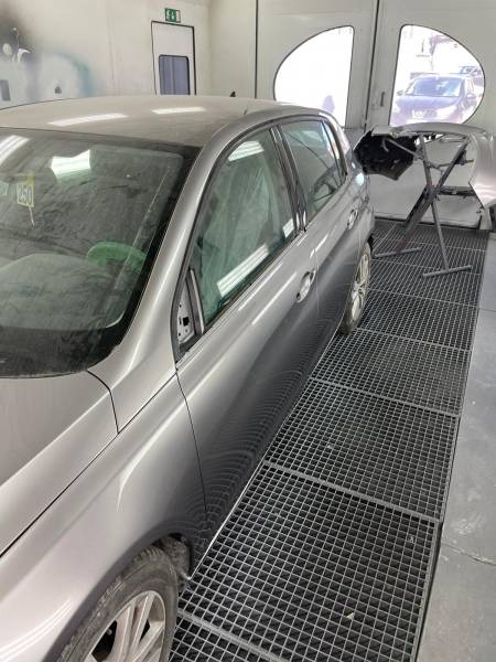 Accident de la route 13006  ,déclaration assurance ,franchise offerte et véhicule de prêt