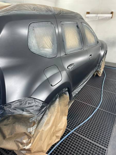 Marseille 13007 Réparation carrosserie d'une Dacia avec franchise offerte et voiture de prêt