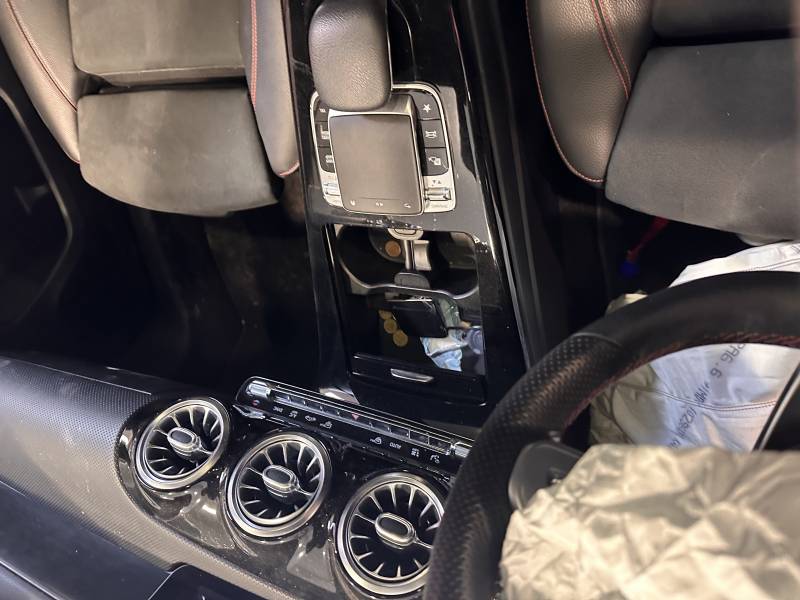 Carrosserie sans franchise avec prêt de véhicule agréé pour réparation de voiture et remplacement de pare brise toute assurance