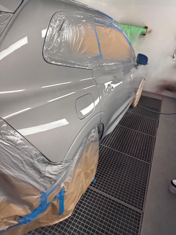 Volvo rayée sur l’ensemble de la carrosserie 