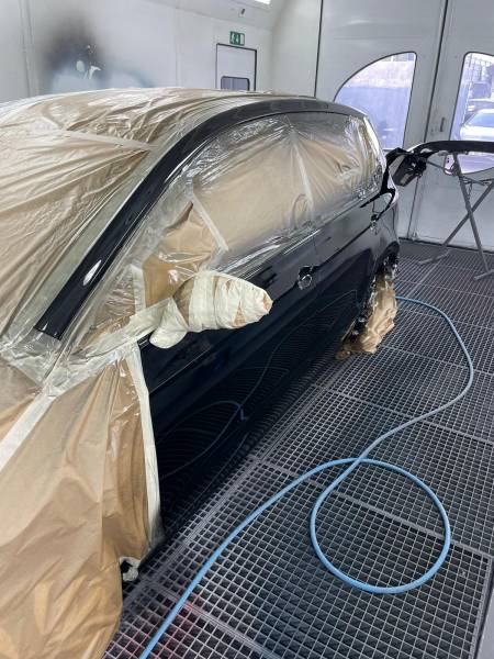 Choc en stationnement d une Golf ,réparation carrosserie ,franchise offerte et véhicule de prêt