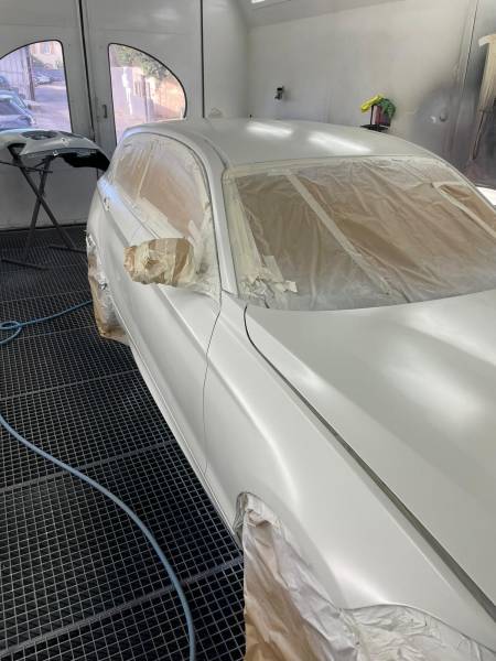 Choc en stationnement ,réparation carrosserie ,franchise offerte véhicule de prêt 13009