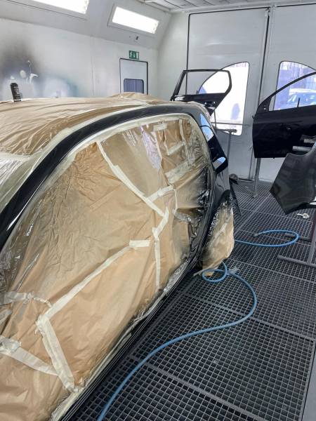 Accident de la route  franchise offerte, près de véhicules,