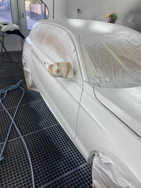 Choc en stationnement ,réparation carrosserie ,franchise offerte véhicule de prêt 13009