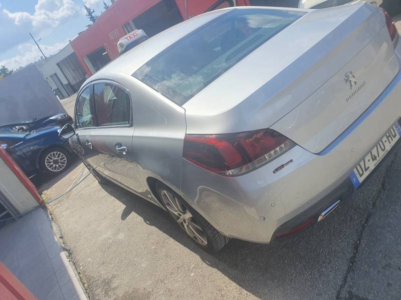 PEUGEOT 508 ,accident de la route ,franchise offerte avec aucune avance de travaux