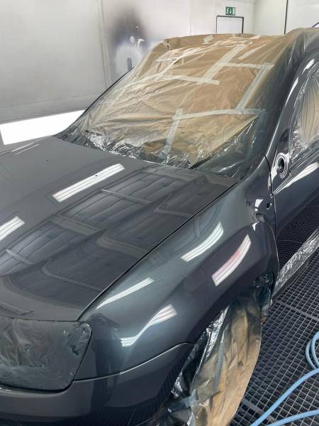 Marseille 13007 Réparation carrosserie d'une Dacia avec franchise offerte et voiture de prêt