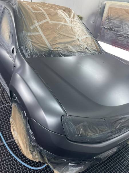 Marseille 13007 Réparation carrosserie d'une Dacia avec franchise offerte et voiture de prêt