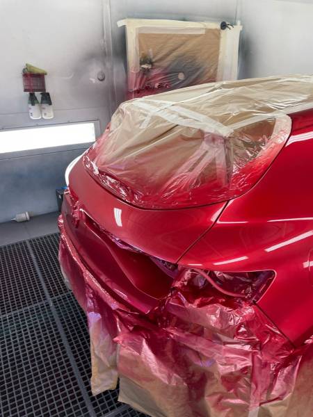 Renault Megane vandaliser, travaux sur carrosserie ,franchise offerte , véhicule de pres a disposition
