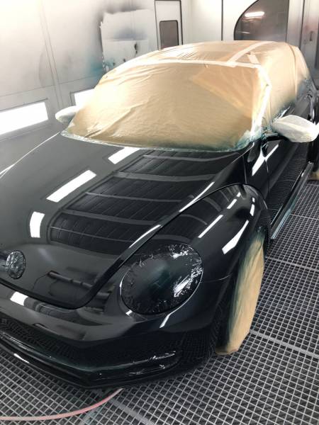 Carrosserie frotté un mur plus poteau à Auriol avec Volkswagen coccinelle franchise offerte