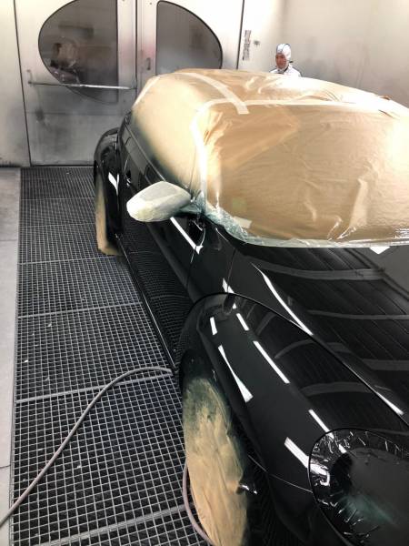 Carrosserie frotté un mur plus poteau à Auriol avec Volkswagen coccinelle franchise offerte