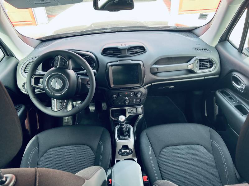 Véhicule de courtoisie, véhicule de prêt, JEEP