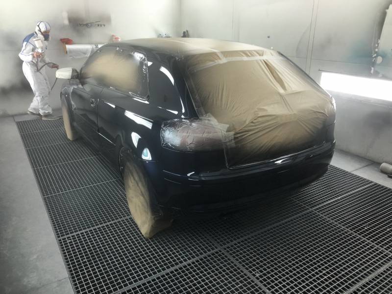 Choc en stationnement Audi a3 l'intégralité de la  franchise offerte peinture Glasurit