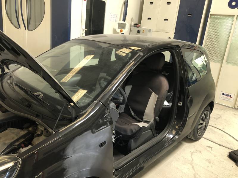 Twingo avec porte arrachée suite à son ouverture agree toute assurance