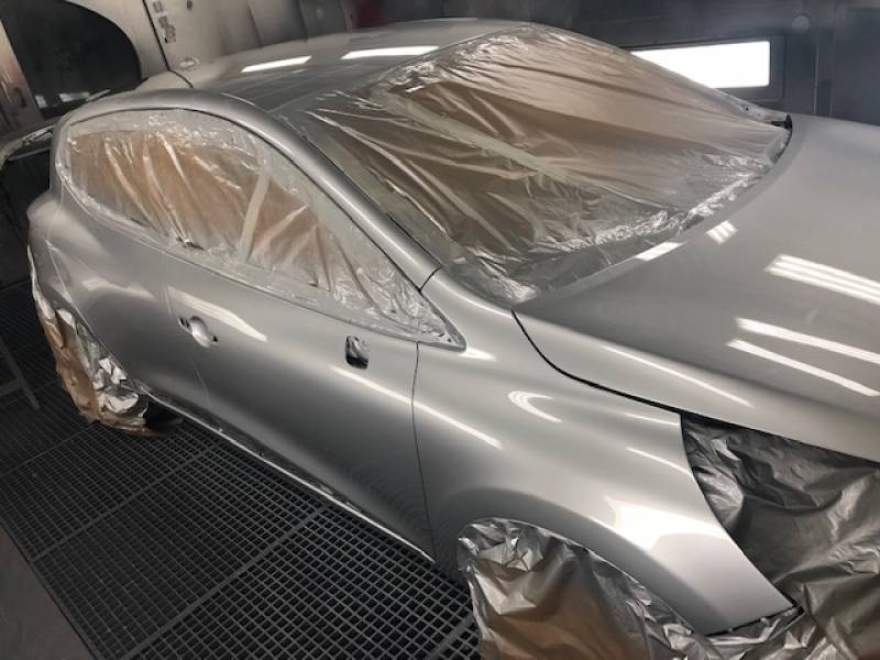 Réparation carrosserie clio 4 à la suite d'un accident avec franchise offerte sans avance de travaux à Marseille dans le 8ème