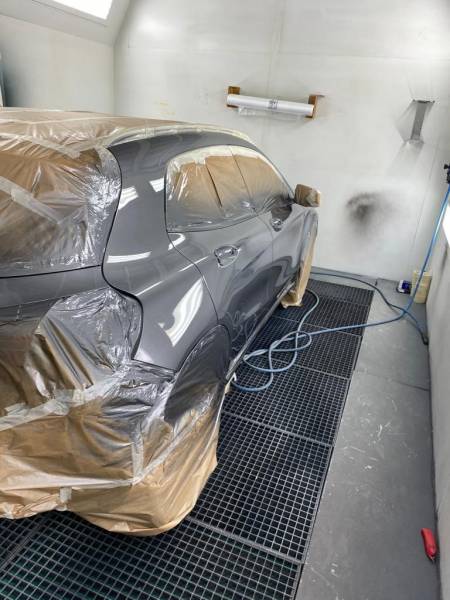 MERCEDES GLA  RAYEE SUR TOUT LE COTE ,VEHICULE DE PRET ET FRANCHISE OFFERTE